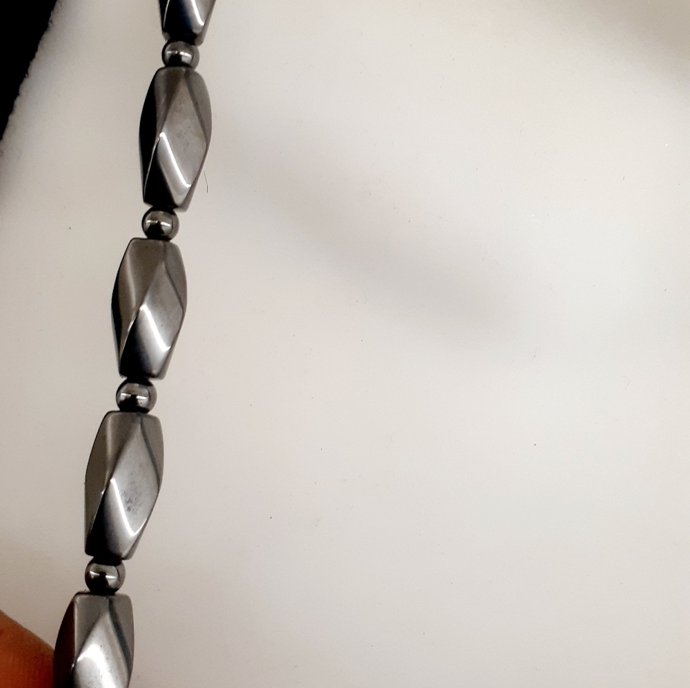 24" Hematite magnetic bead necklace - Picture 5 of 5